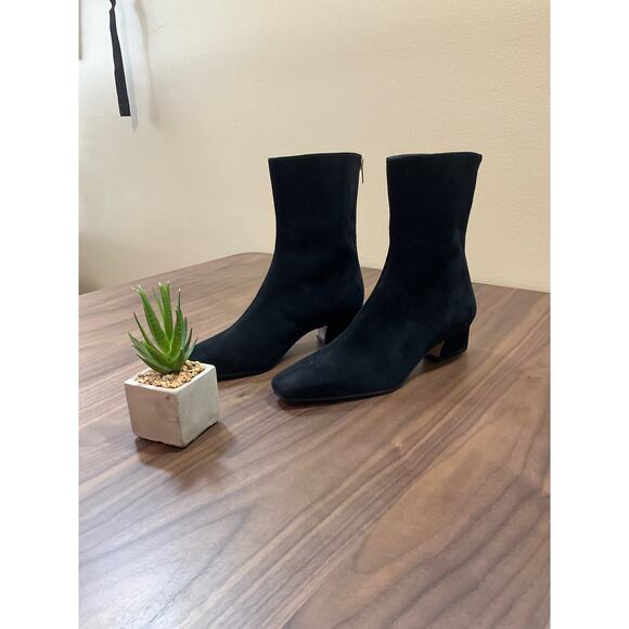 Ann taylor Tapered Heel Suede Booties size 8 New - Picture 1 of 7